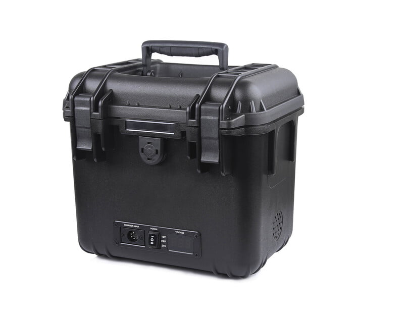 S-4020 | 4-Battery power station box with 12V+24V output S-4020 | 4-Battery power station box with 12V+24V output
